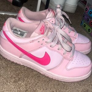 Nike triple pink dunks
